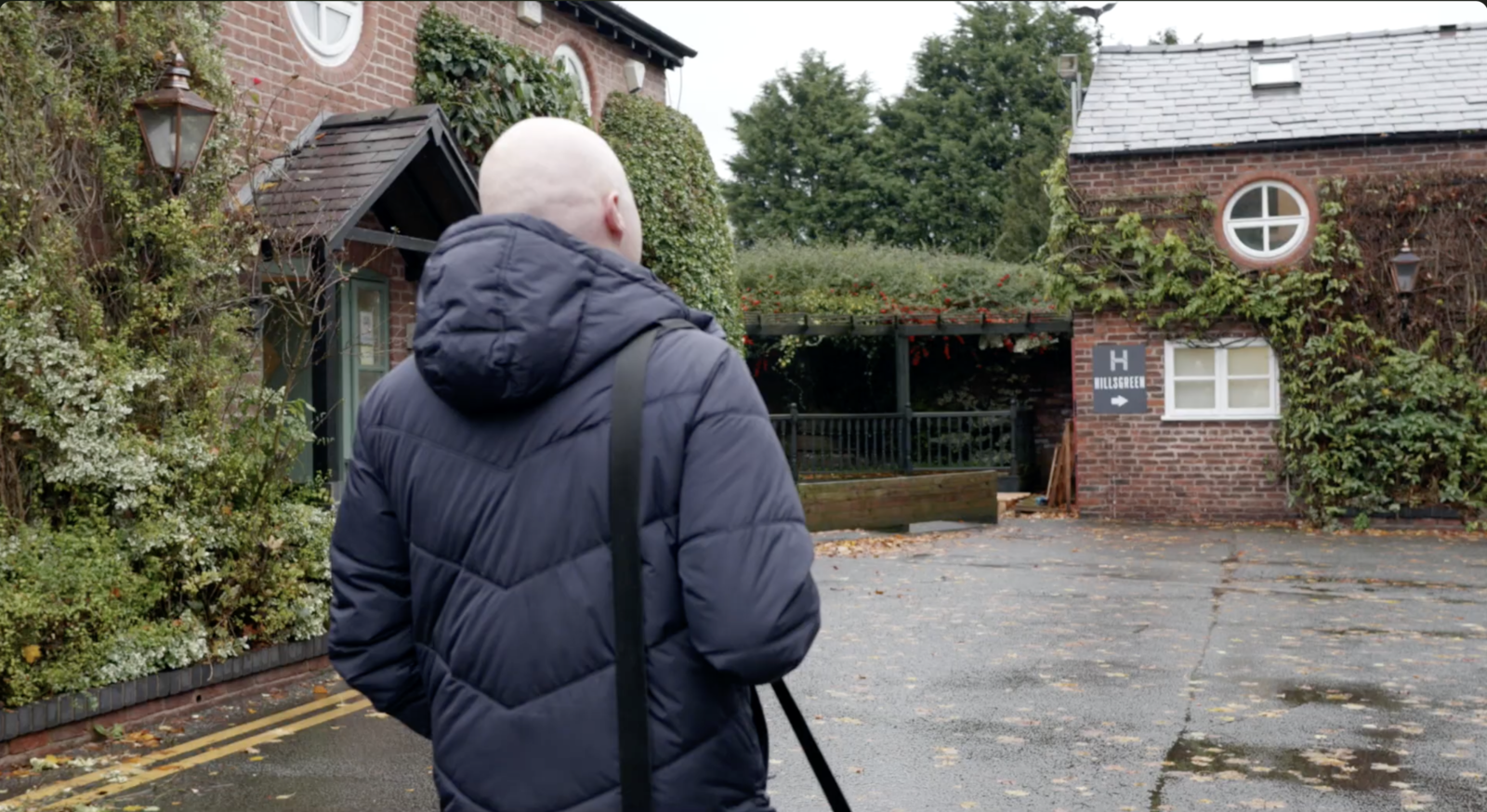 Walking up to the Hillsgreen office